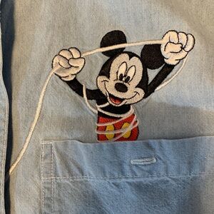 Disney Mickey unlimited jerry Leigh size m button down shirt light blue chambray